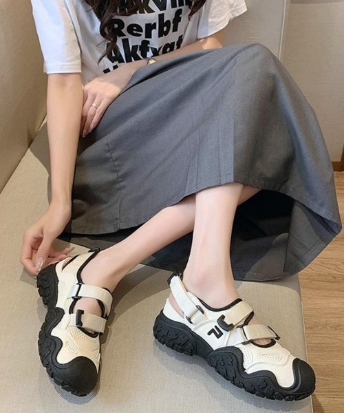 maison de LATIR(メゾンドラティール)の「トレンド感のあるボリュームソールで、旬のスポーティースタイルが完成。サンダルスニーカー(スニーカー・レディース・ブラック/ホワイト・24cm/25cm/23.5cm/23cm/22.5cm/24.5cm)」の10枚目の写真