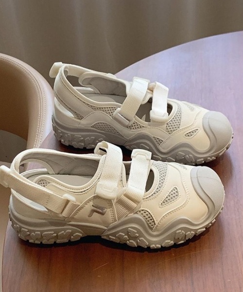 maison de LATIR(メゾンドラティール)の「トレンド感のあるボリュームソールで、旬のスポーティースタイルが完成。サンダルスニーカー(スニーカー・レディース・ブラック/ホワイト・24cm/25cm/23.5cm/23cm/22.5cm/24.5cm)」の7枚目の写真