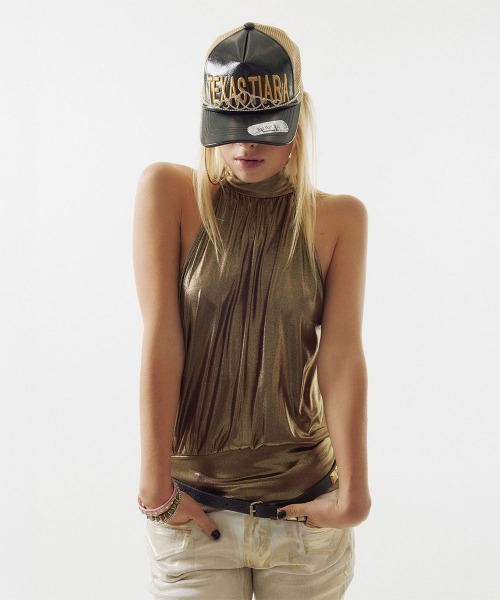 SCULPTOR(スカルプター)の「Metallic High-Neck Halter Top(その他トップス・レディース・シルバー/ゴールド・SMALL/MEDIUM)」の7枚目の写真
