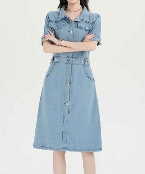 LUCPY(ラクピー)の「ライトデニムシャツワンピース(ワンピース・レディース・ブルー・SMALL/X-LARGE/LARGE/MEDIUM)」の2枚目の写真