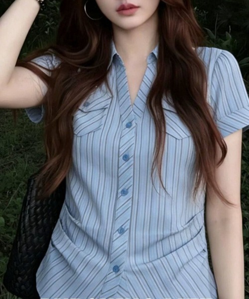 LUCPY(ラクピー)の「ストライプVネックパフスリーブブラウス(シャツ/ブラウス・レディース・ブルー・LARGE/MEDIUM/SMALL)」の3枚目の写真