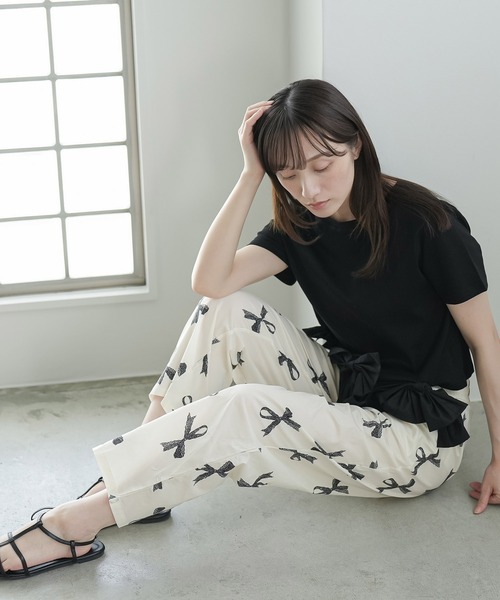 mili an deni(ミリアンデニ)の「リボンプリントイージーパンツ(その他パンツ・レディース・ブラック/アイボリー・M)」の12枚目の写真