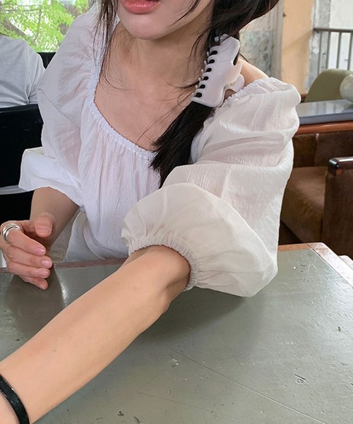 Girly Doll(ガーリードール)の「2way オフショルギャザーブラウス(シャツ/ブラウス・レディース・ピンク/ライトブルー/ホワイト・FREE)」の10枚目の写真