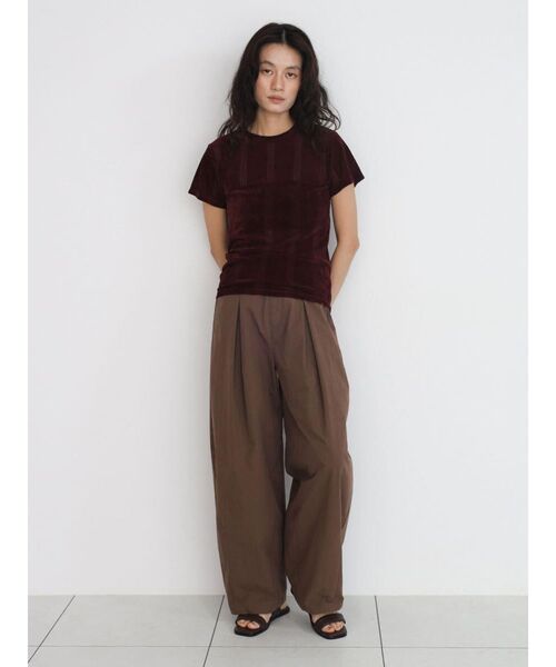 FIKA.(フィーカ)の「Box tuck wide pants(その他パンツ・レディース・チャコール/ブラウン/カーキ・MEDIUM)」の8枚目の写真