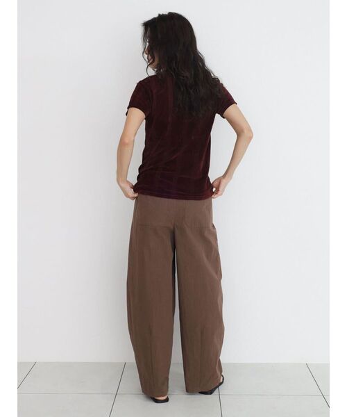 FIKA.(フィーカ)の「Box tuck wide pants(その他パンツ・レディース・チャコール/ブラウン/カーキ・MEDIUM)」の10枚目の写真