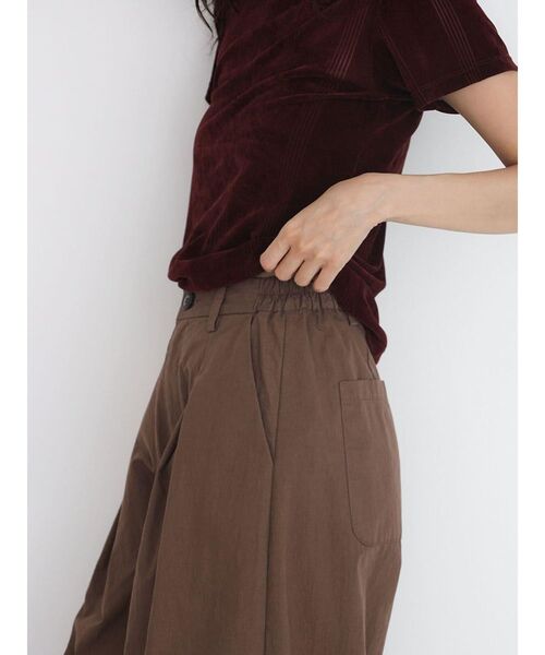 FIKA.(フィーカ)の「Box tuck wide pants(その他パンツ・レディース・チャコール/ブラウン/カーキ・MEDIUM)」の12枚目の写真