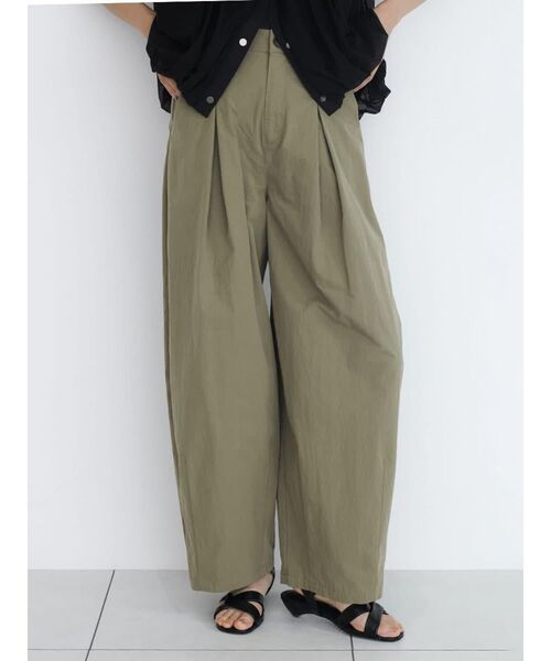 FIKA.(フィーカ)の「Box tuck wide pants(その他パンツ・レディース・チャコール/ブラウン/カーキ・MEDIUM)」の17枚目の写真