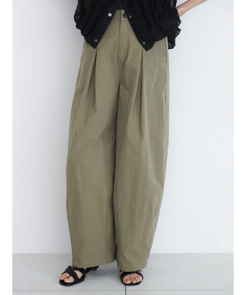 FIKA.(フィーカ)の「Box tuck wide pants(その他パンツ・レディース・チャコール/ブラウン/カーキ・MEDIUM)」の19枚目の写真