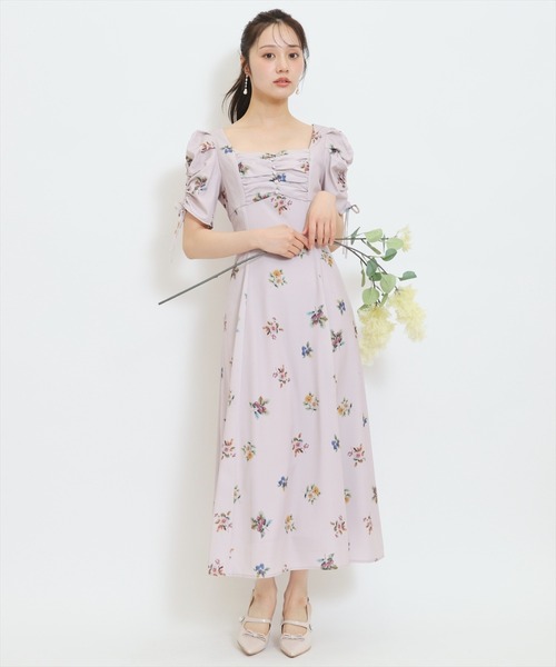 WILLSELECTION(ウィルセレクション)の「フローラルベリープリントギャザースリーブワンピース(ワンピース・レディース・ブラウン/ホワイト/ピンク・FREE)」の1枚目の写真