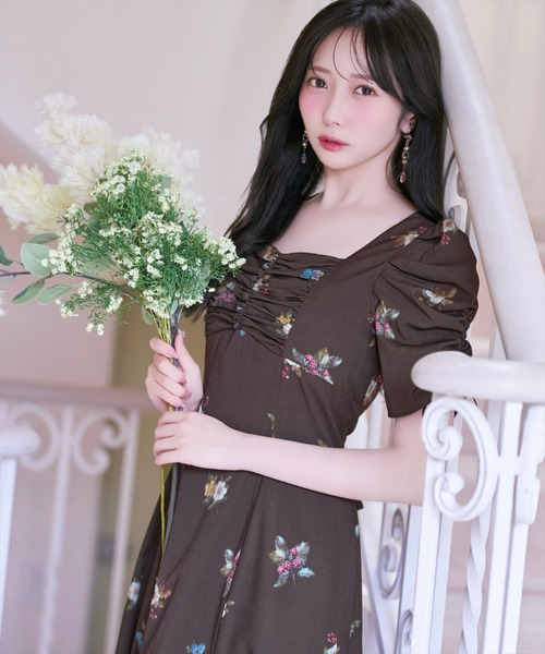 WILLSELECTION(ウィルセレクション)の「フローラルベリープリントギャザースリーブワンピース(ワンピース・レディース・ブラウン/ホワイト/ピンク・FREE)」の3枚目の写真