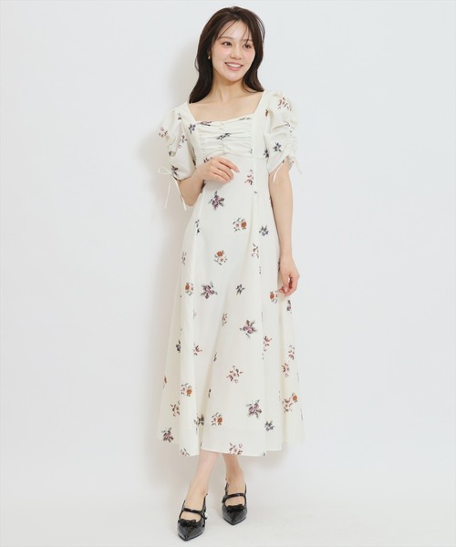 WILLSELECTION(ウィルセレクション)の「フローラルベリープリントギャザースリーブワンピース(ワンピース・レディース・ブラウン/ホワイト/ピンク・FREE)」の4枚目の写真