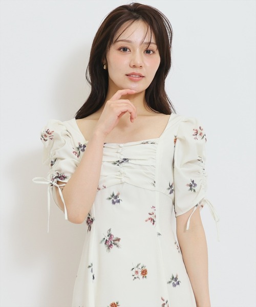 WILLSELECTION(ウィルセレクション)の「フローラルベリープリントギャザースリーブワンピース(ワンピース・レディース・ブラウン/ホワイト/ピンク・FREE)」の7枚目の写真