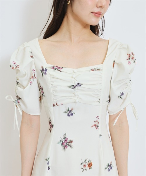 WILLSELECTION(ウィルセレクション)の「フローラルベリープリントギャザースリーブワンピース(ワンピース・レディース・ブラウン/ホワイト/ピンク・FREE)」の8枚目の写真