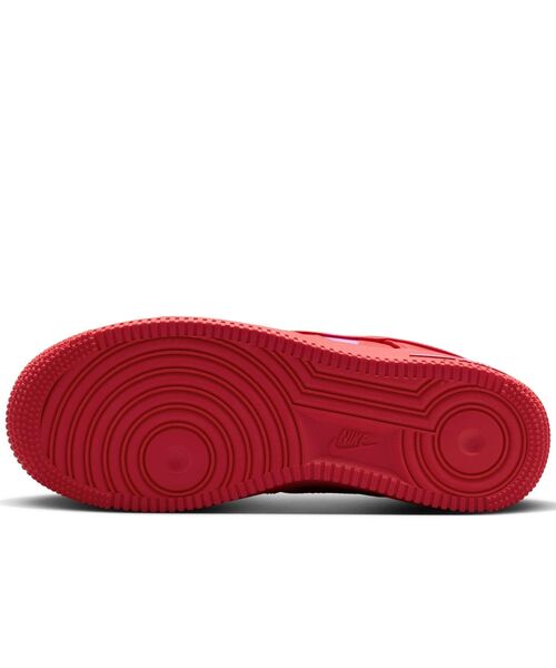 NIKE(ナイキ)の「ナイキ エア フォース 1 '07 ウィメンズシューズ / Nike Air Force 1 '07 Women's Shoes IR8647-600 University Red(スニーカー・レディース・レッド・24.5/24/23.5/23/25/22.5/22/26/25.5)」の2枚目の写真