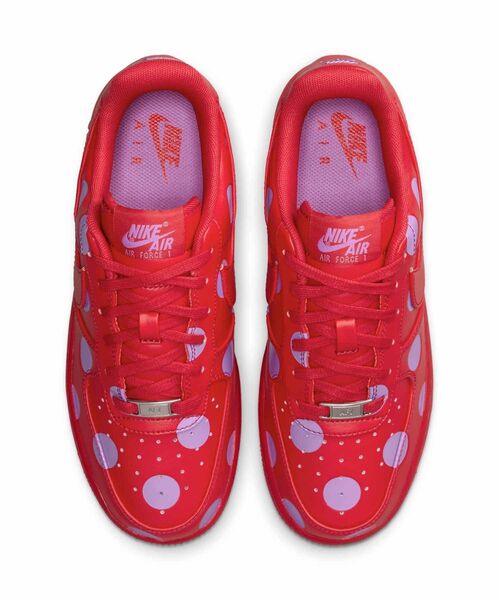 NIKE(ナイキ)の「ナイキ エア フォース 1 '07 ウィメンズシューズ / Nike Air Force 1 '07 Women's Shoes IR8647-600 University Red(スニーカー・レディース・レッド・24.5/24/23.5/23/25/22.5/22/26/25.5)」の4枚目の写真