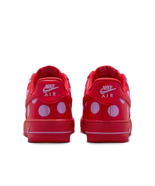 NIKE(ナイキ)の「ナイキ エア フォース 1 '07 ウィメンズシューズ / Nike Air Force 1 '07 Women's Shoes IR8647-600 University Red(スニーカー・レディース・レッド・24.5/24/23.5/23/25/22.5/22/26/25.5)」の6枚目の写真
