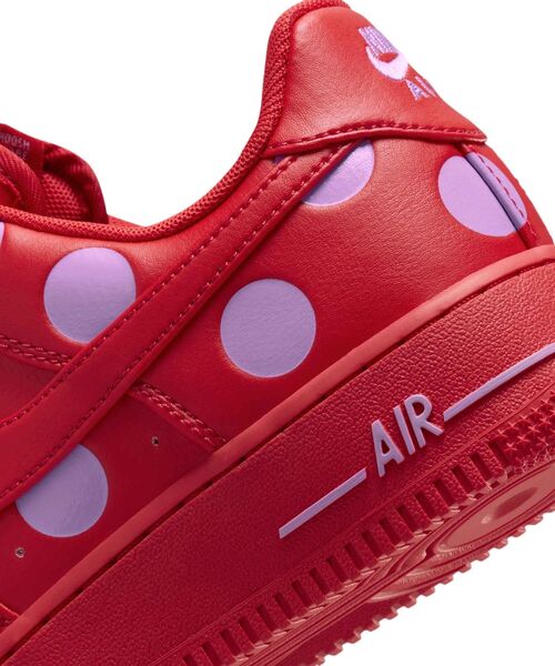 NIKE(ナイキ)の「ナイキ エア フォース 1 '07 ウィメンズシューズ / Nike Air Force 1 '07 Women's Shoes IR8647-600 University Red(スニーカー・レディース・レッド・24.5/24/23.5/23/25/22.5/22/26/25.5)」の8枚目の写真