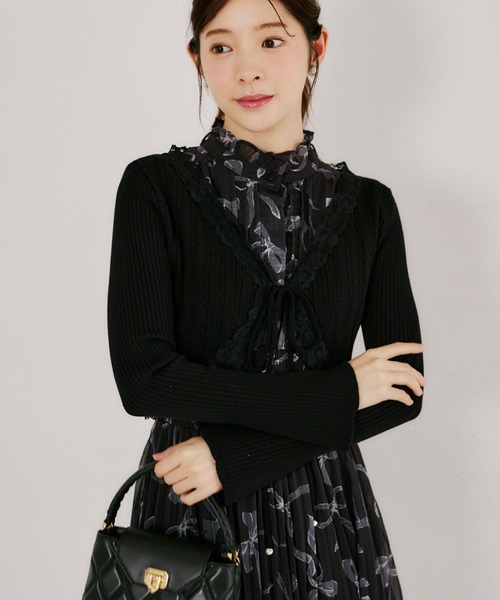 tocco closet(トッコ クローゼット)の「リボン付きレースラインケーブルミックスボレロ(カーディガン/ボレロ・レディース・ブラック/ローズ/アイボリー・M)」の2枚目の写真