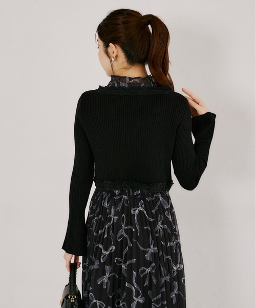 tocco closet(トッコ クローゼット)の「リボン付きレースラインケーブルミックスボレロ(カーディガン/ボレロ・レディース・ブラック/ローズ/アイボリー・M)」の4枚目の写真