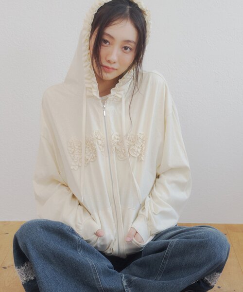 DISCOAT(ディスコート)の「【umm.】ロゴフリルフーディー(パーカー・レディース・グレー/アイボリー・FREE)」の7枚目の写真