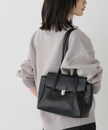 スクエアフラップロングショルダーボストンバッグ
