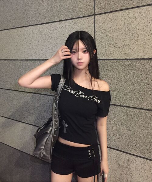 IFYOUWANT（イフユーウォント）の「グレース ワンショルダーティー ブラック（Tシャツ/カットソー・レディース・その他・FREE）」の10枚目の写真