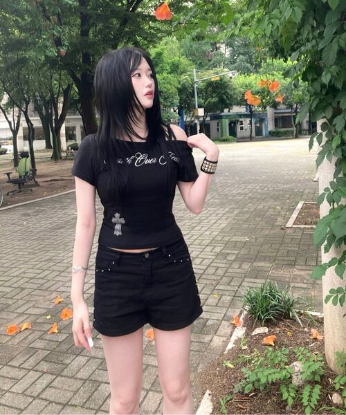 IFYOUWANT（イフユーウォント）の「グレース ワンショルダーティー ブラック（Tシャツ/カットソー・レディース・その他・FREE）」の11枚目の写真