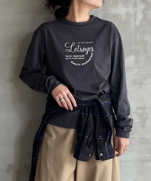 Letroyes(ルトロワ)の「<Letroyes> LOGO LONG SLEEVE T / ロゴロングスリーブT(Tシャツ/カットソー・レディース・ホワイト/チャコールグレー・2/1)」の1枚目の写真