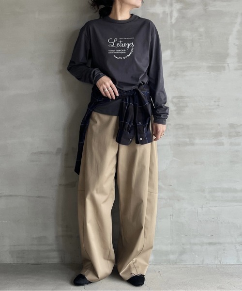 Letroyes(ルトロワ)の「<Letroyes> LOGO LONG SLEEVE T / ロゴロングスリーブT(Tシャツ/カットソー・レディース・ホワイト/チャコールグレー・2/1)」の3枚目の写真
