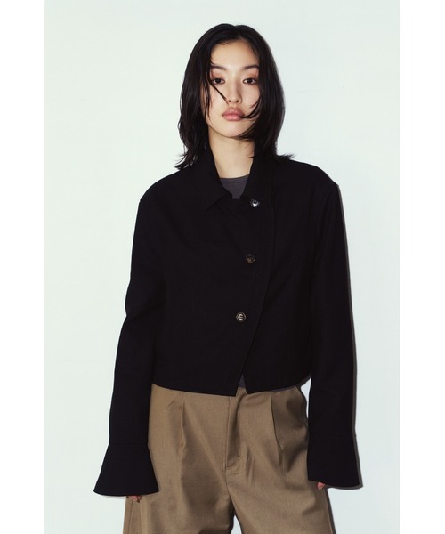 Knuth Marf(クヌースマーフ)の「2way cropped frill jacket(その他アウター・レディース・ブラック/ベージュ・FREE)」の1枚目の写真