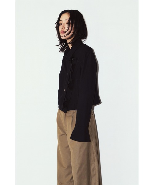 Knuth Marf(クヌースマーフ)の「2way cropped frill jacket(その他アウター・レディース・ブラック/ベージュ・FREE)」の7枚目の写真