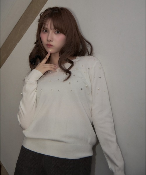 TITTY&CO.(ティティーアンドコー)の「ランダムパールニット(ニット/セーター・レディース・アイボリー/グレー/ピンク/ブラック/ホワイト・FREE)」の2枚目の写真