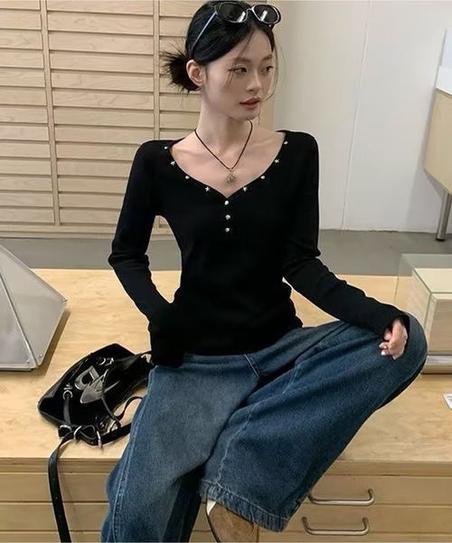 CHUN CHUN NOTES（チュンチュンノーツ）の「【トレンド】星モチーフ V ネック長袖トップス 前ボタン スリムシルエット レディース（Tシャツ/カットソー・レディース・ブラック・M）」の8枚目の写真