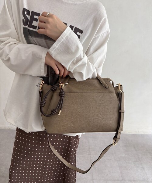 DouDou(ドゥドゥ)の「【WEB限定】チャーム付シボフェイクレザー2WAYバッグ(トートバッグ・レディース・サンドベージュ/ブラウン/ブラック・FREE)」の20枚目の写真