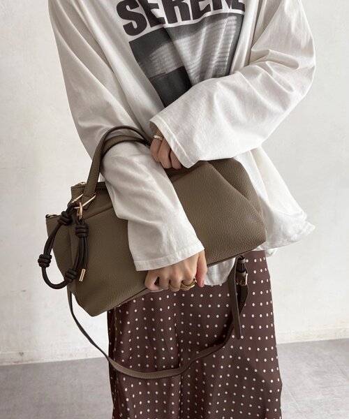 DouDou(ドゥドゥ)の「【WEB限定】チャーム付シボフェイクレザー2WAYバッグ(トートバッグ・レディース・サンドベージュ/ブラウン/ブラック・FREE)」の21枚目の写真