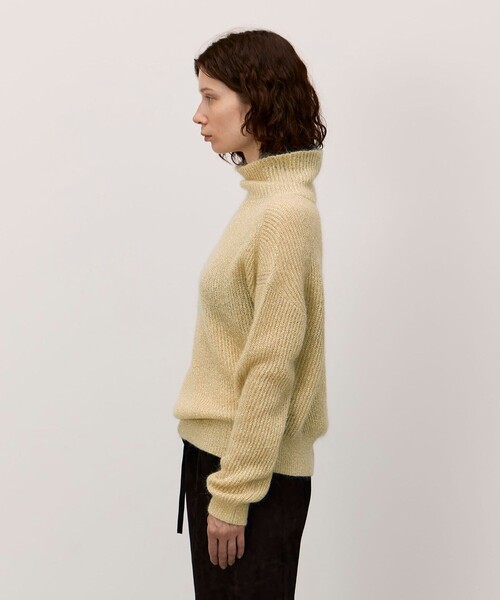 BACCA(バッカ)の「【WEB先行予約】モヘヤラメ オフタートルネックプルオーバー(ニット/セーター・レディース・ベージュ/ブルーグレー・S)」の5枚目の写真