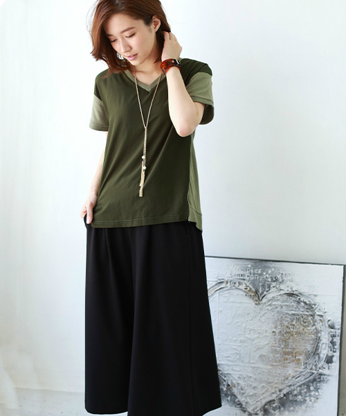 REAL CUBE（リアルキューブ）の「Blanchechou フロント切替えVネックトップス（Tシャツ/カットソー・レディース・カーキ/ライトグレー/オフホワイト・M）」の5枚目の写真