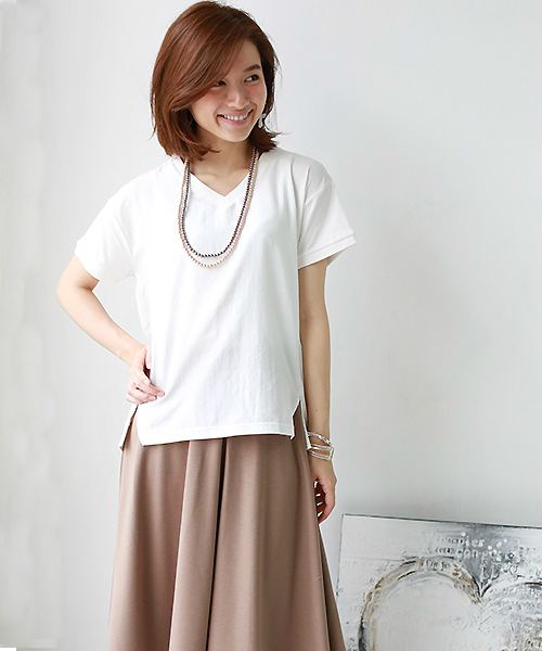 REAL CUBE（リアルキューブ）の「Blanchechou フロント切替えVネックトップス（Tシャツ/カットソー・レディース・カーキ/ライトグレー/オフホワイト・M）」の4枚目の写真