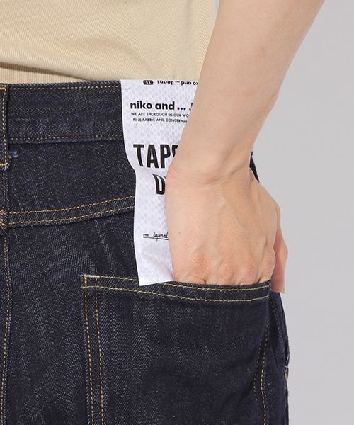 niko and...（ニコアンド）の「テーパードデニムパンツ（デニムパンツ・レディース・ダークブルー/インディゴブルー/ライトブルー・1/2/4/3）」の16枚目の写真