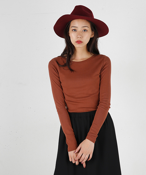 MOUSSY（マウジー）の「BASIC LONG SLEEVE TEE（Tシャツ/カットソー・レディース・ブラック/ホワイト/ブラウン/ネイビー・1/2）」の3枚目の写真