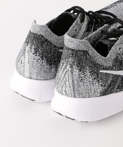 NIKE(ナイキ)の「NIKE(ナイキ) ウィメンズ フリーランフライニット2(スニーカー・レディース・ブラック/グレー・24.5cm/24cm/25cm/23.5cm/23cm)」の4枚目の写真