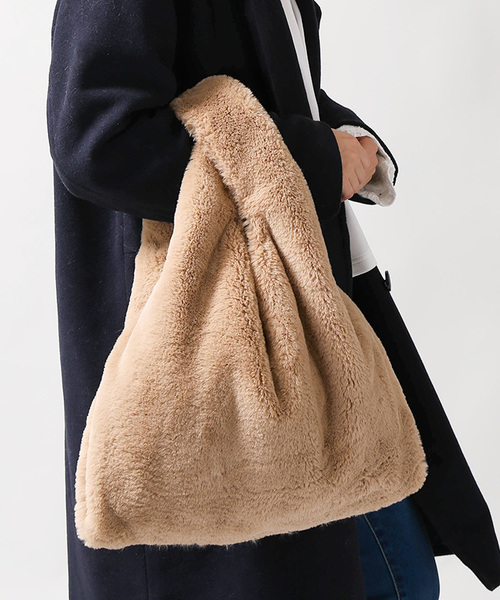 WEGO（ウィゴー）の「WEGO/ファーショッパーバッグ（トートバッグ・レディース・ブラック/グレー/ベージュ/ピンク・FREE）」の4枚目の写真