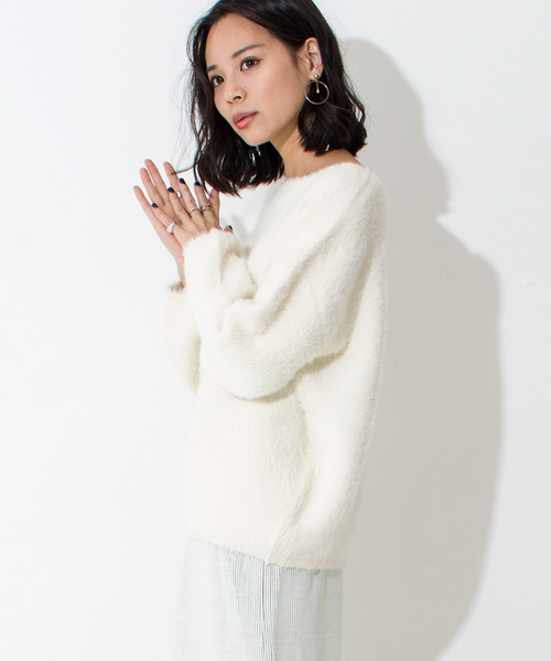 Furryrate(ファーリーレート)の「フェザーヤーンパフスリーブニットプルオーバー【シャギーニット】 (ニット/セーター・レディース・ライトグレー/ブラウン/グリーン/アイボリー/グレー系その他/サックスブルー/ラベンダー・FREE)」の2枚目の写真