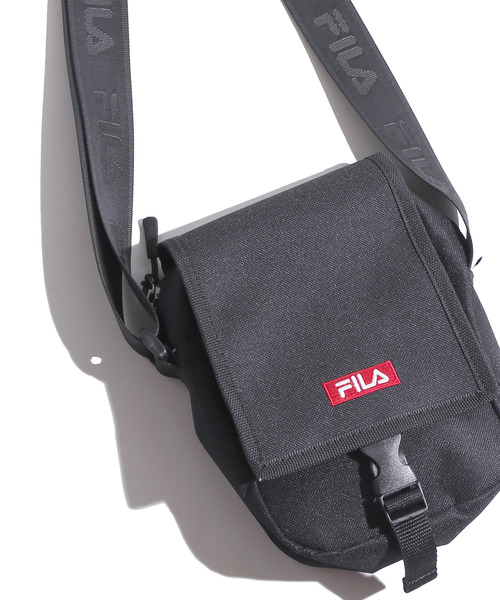 FILA(フィラ)の「∴WEGO/FILA別注フラップミニショルダーバッグ(ショルダーバッグ・メンズ・ブラック/ベージュ/マルチ・FREE)」の2枚目の写真