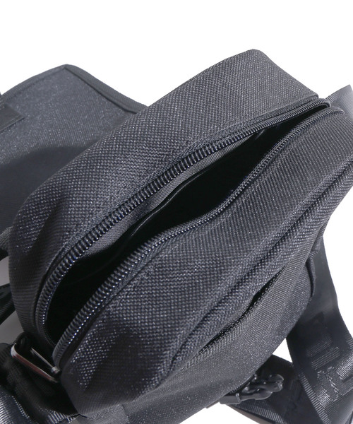 FILA(フィラ)の「∴WEGO/FILA別注フラップミニショルダーバッグ(ショルダーバッグ・メンズ・ブラック/ベージュ/マルチ・FREE)」の9枚目の写真