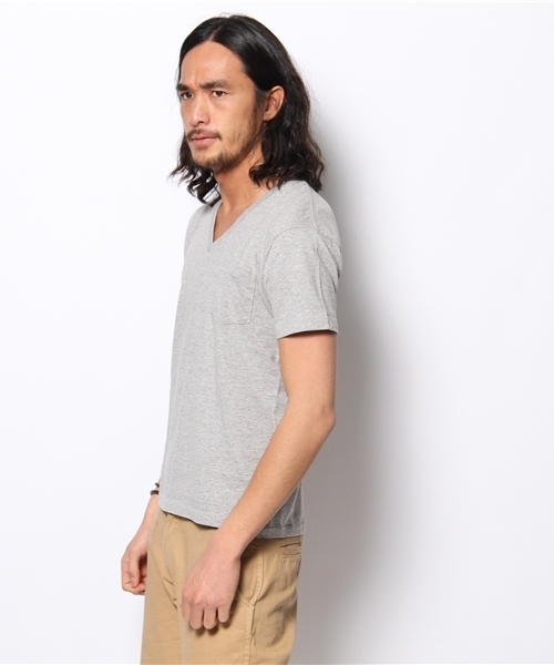 SHIPS（シップス）の「VELVA SHEEN: Vネック ポケットTEEシャツ（グレー）（Tシャツ/カットソー・メンズ・チャコールグレー・SMALL/MEDIUM）」の3枚目の写真