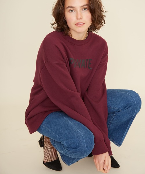 STUDIOUS（ステュディオス）の「【STUDIOUS】BACKカットオフビッグスウェット（スウェット・レディース・ネイビー/ワインレッド・FREE）」の2枚目の写真