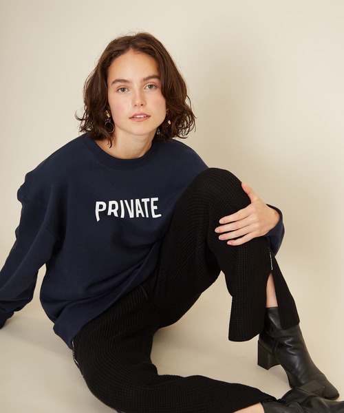 STUDIOUS（ステュディオス）の「【STUDIOUS】BACKカットオフビッグスウェット（スウェット・レディース・ネイビー/ワインレッド・FREE）」の9枚目の写真