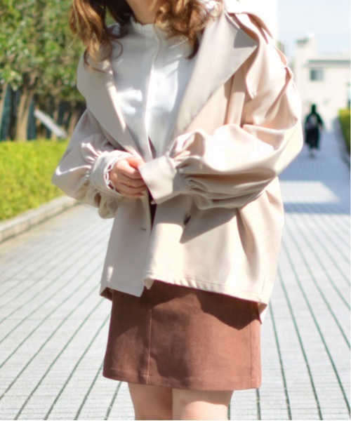 PairPair（ペアペア）の「袖ボリュームゆるショートトレンチ（トレンチコート・レディース・ピンクベージュ/ライトベージュ・FREE）」の6枚目の写真