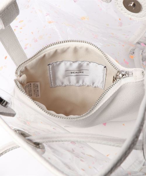 Beau're(ヴュレ)の「BEAURE ヴュレ クリア 巾着 ショルダー バッグ(ショルダーバッグ・レディース・ホワイト/パープル/グレー・FREE)」の4枚目の写真